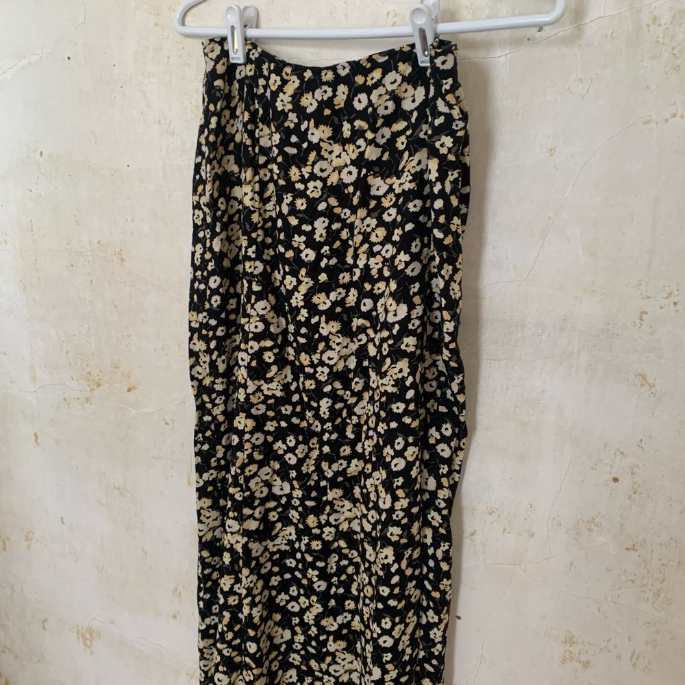 Abercrombie | 90s inspired Floral Black and Cream Skirt